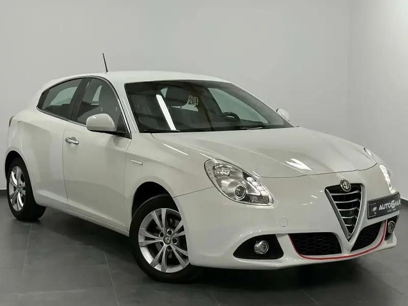 Blanc Utilisé 2016 Alfa Romeo Giulietta Citadine | 7 990 € (Super prix) - Image 1/4