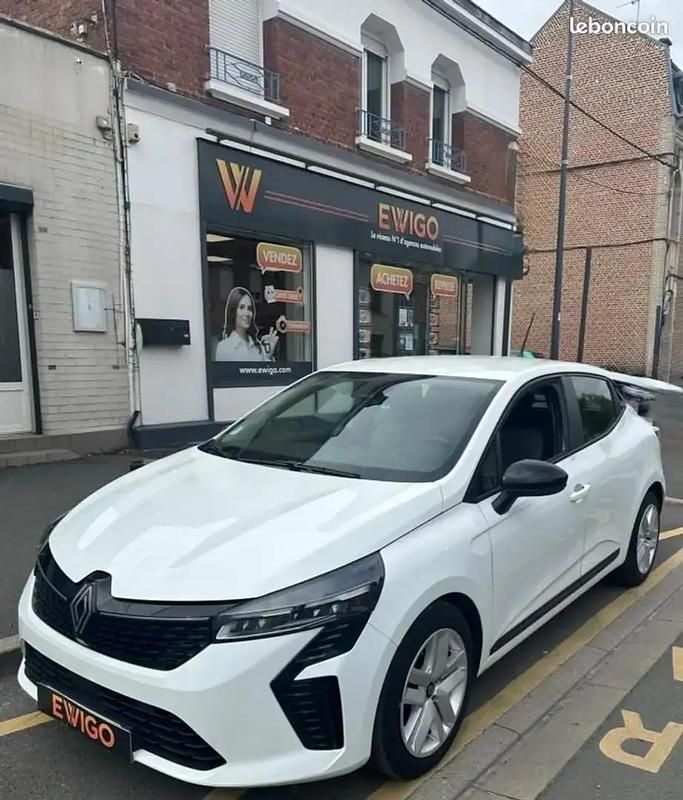 Blanc Utilisé 2023 Renault Clio V Evolution Berline | 13 490 € (Bon prix) - Image 1/4