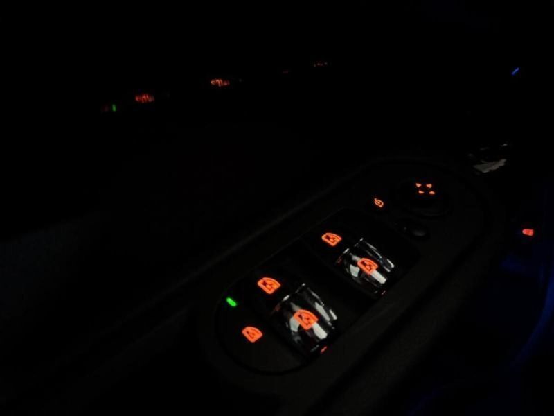 Image 3/4