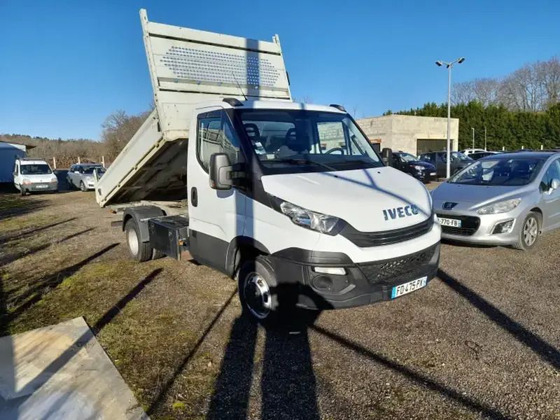 Blanc Utilisé 2019 Iveco Daily Van | 24 990 € (Prix cher) - Image 1/4
