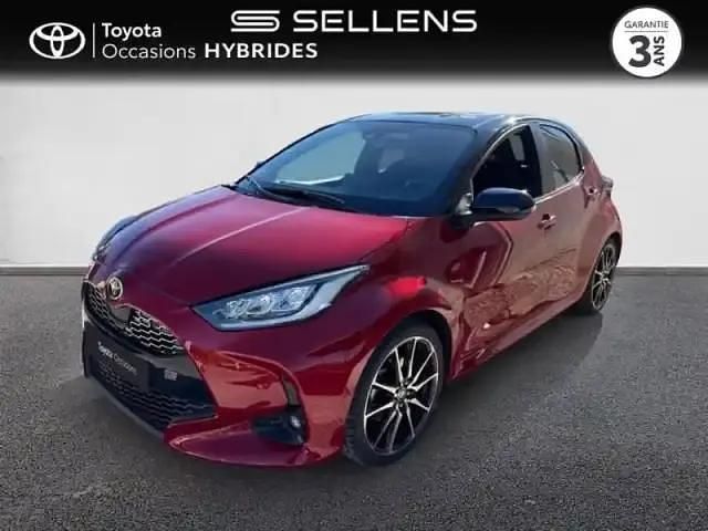 Rouge Utilisé 2023 Toyota Yaris Hybrid Sport Berline | 23 480 € (Prix cher) - Image 1/4