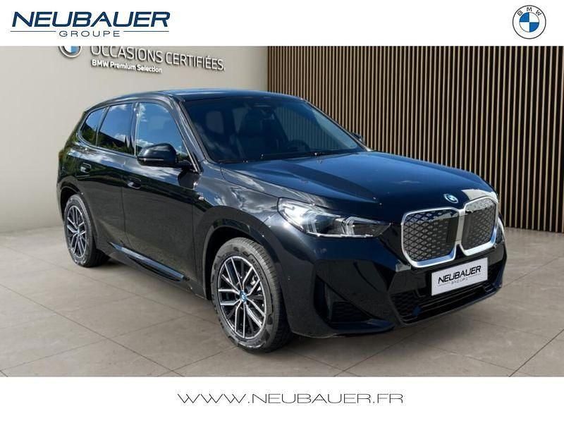 Saphirschwarz métal Utilisé 2025 BMW iX1 M Sport SUV | 44 986 € (Prix juste) - Image 1/4