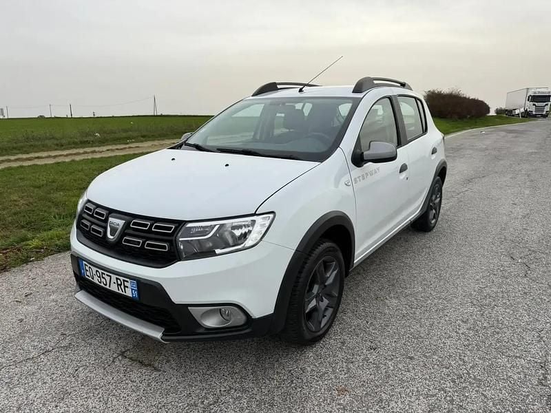 Blanc Utilisé 2017 Dacia Sandero Stepway Berline | 8 990 € (Bon prix) - Image 1/4