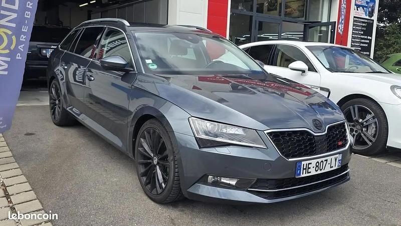 Bleu Utilisé 2016 Skoda Superb SportLine Break | 24 490 € - Image 1/4