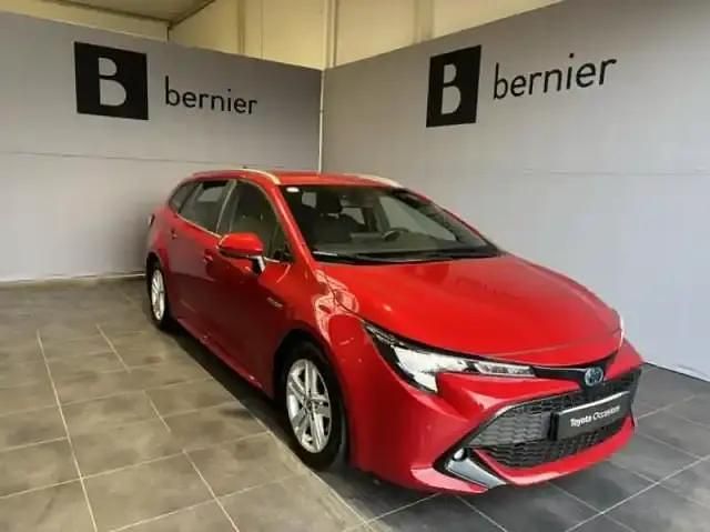 Rouge intense métallisé Utilisé 2021 Toyota Corolla Business Edition Break | 21 980 € (Prix juste) - Image 1/4