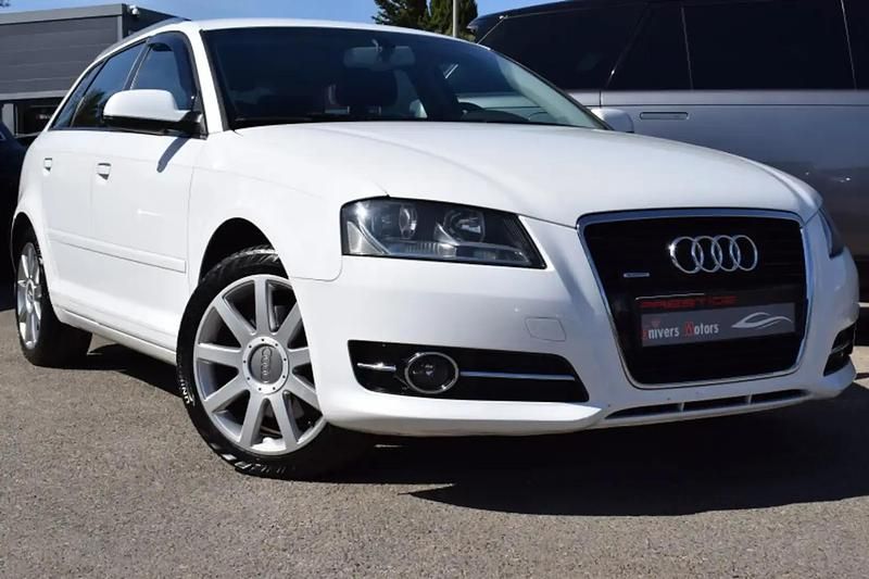 Blanc Utilisé 2010 Audi A3 Ambition Berline | 7 400 € - Image 1/4