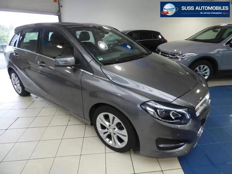 Gris Occasion 2017 Mercedes 180 Urban Berline | 16 490 € (Bon prix) - Image 1/4