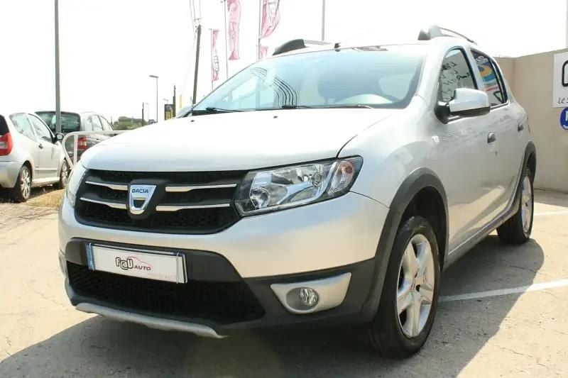 Gris Utilisé 2016 Dacia Sandero Prestige Citadine | 7 690 € (Prix juste) - Image 1/4