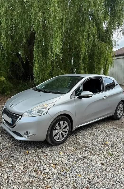 Gris Utilisé 2013 Peugeot 208 Active Citadine | 3 200 € (Super prix) - Image 1/4