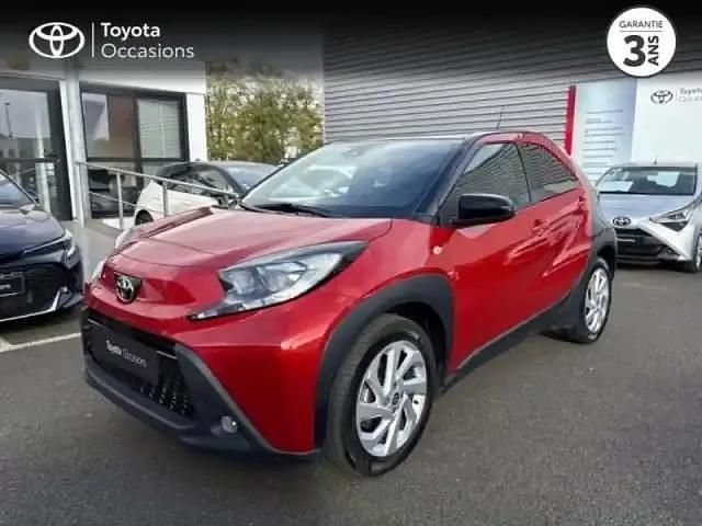 Biton rouge piment premium/toit noir Occasion 2022 Toyota Aygo X Design SUV | 15 990 € (Prix juste) - Image 1/4