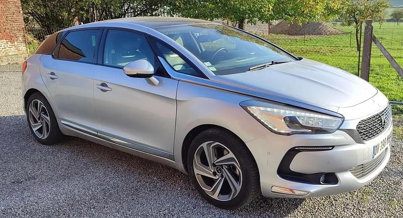Gris Utilisé 2015 Citroën DS5 Citadine | 14 956 € - Image 1/4