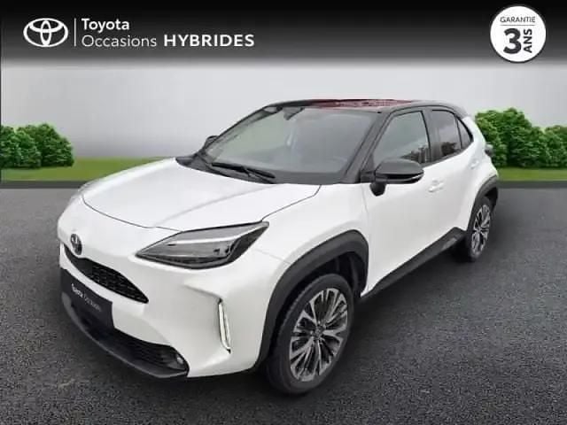 Blanc nacré/toit noir Occasion 2022 Toyota Yaris Cross SUV | 21 490 € (Prix juste) - Image 1/4