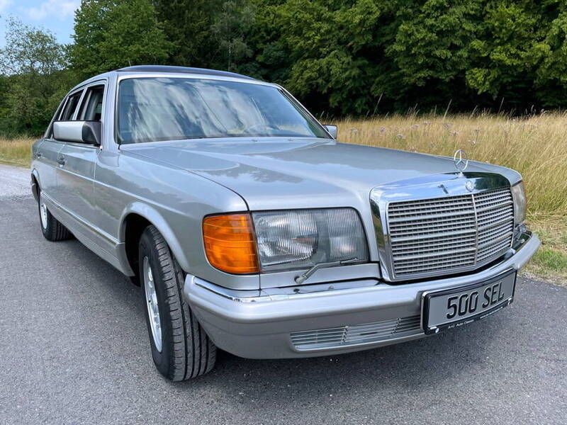 Argent Utilisé 1982 Mercedes 500 Berline | 24 900 € - Image 1/4