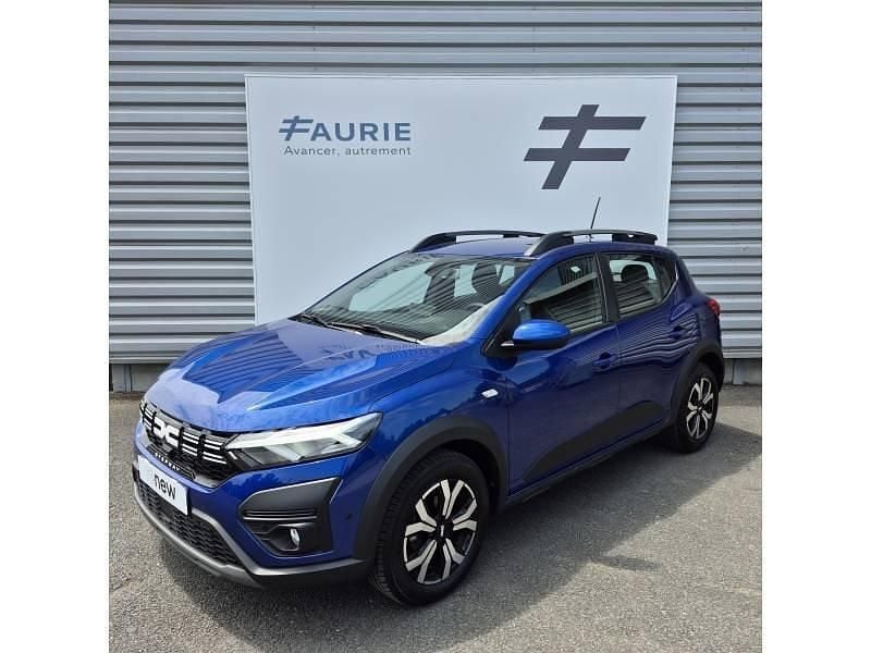 Bleu Utilisé 2024 Dacia Sandero Expression Citadine | 16 990 € (Prix assez cher) - Image 1/4