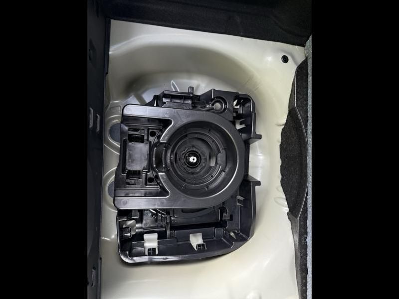Image 2/4
