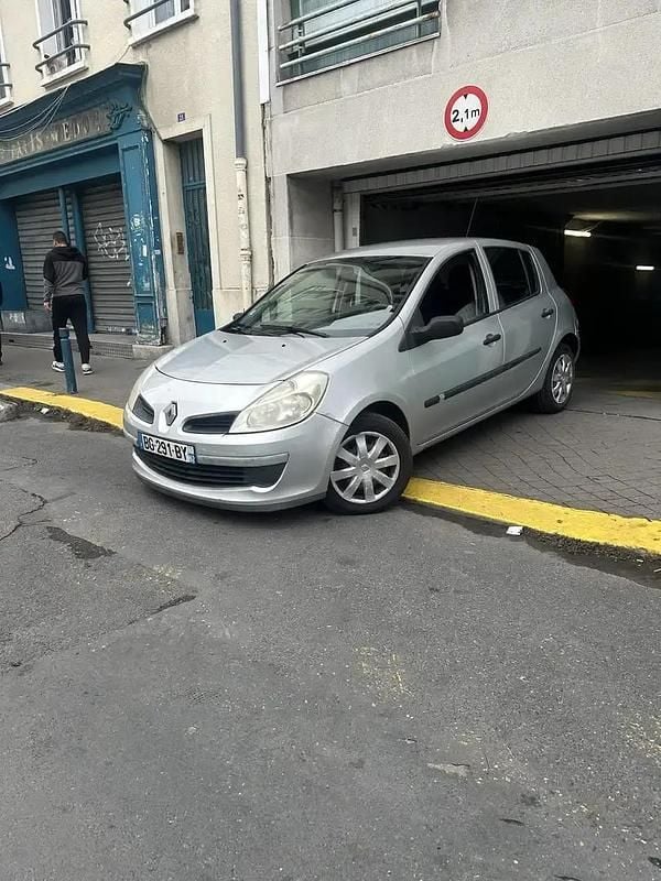 Utilisé 2008 Renault Clio II Campus Berline | 1 890 € (Bon prix) - Image 1/4