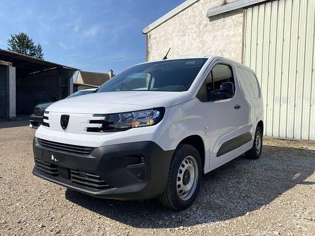Blanc Nouvelle 2025 Peugeot Partner S Van | 22 990 € - Image 1/4