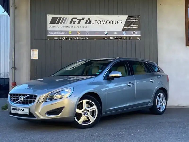 Beige Utilisé 2011 Volvo V60 Summum Break | 13 500 € - Image 1/4