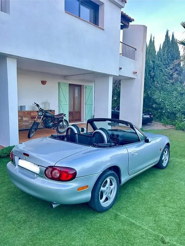Gris Occasion 2004 Mazda MX5 Cabriolet | 7 000 € - Image 1/4