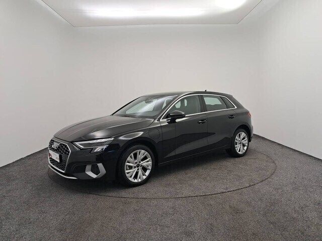 Noir mythe métallisé Utilisé 2024 Audi A3 Sportback e-tron Advanced Berline | 40 690 € (Prix cher) - Image 1/4