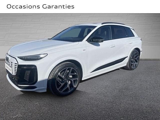 Blanc glacier métallisé Utilisé 2025 Audi Q6 e-tron Performance SUV | 75 900 € (Super prix) - Image 1/4