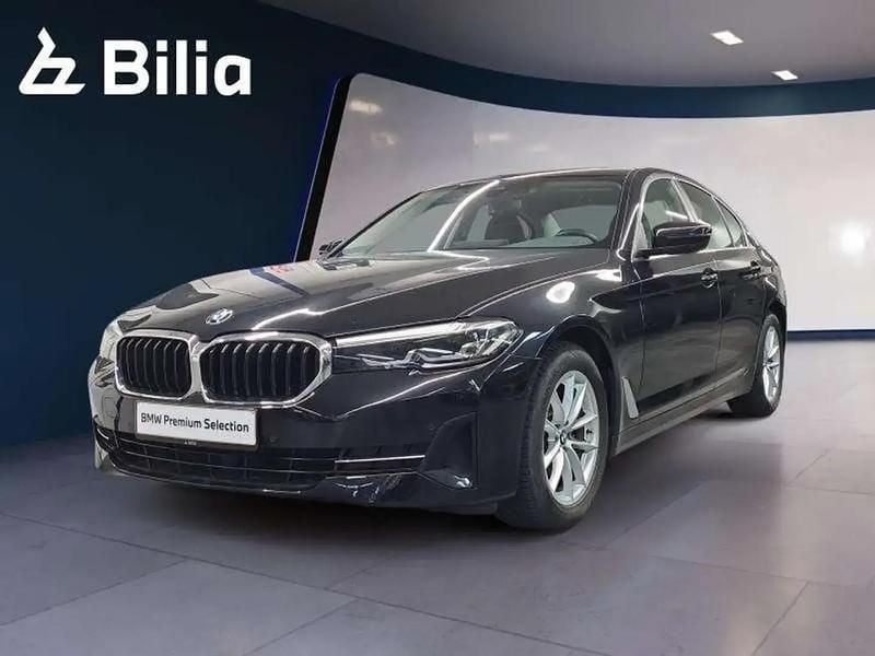 Noir Utilisé 2023 BMW 518 Sport Line Berline | 35 950 € (Prix juste) - Image 1/4