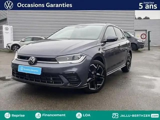 Gris cendré métallisé Occasion 2025 VW Polo R-line Berline | 25 970 € (Prix cher) - Image 1/4