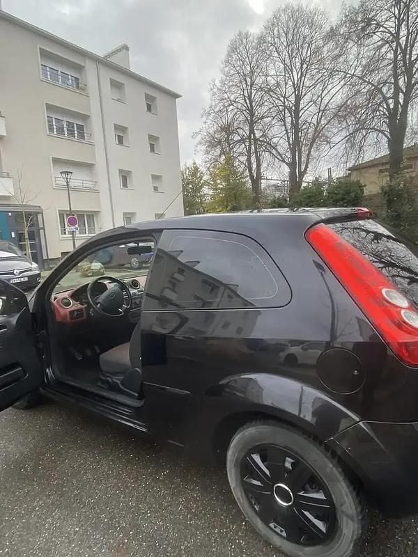 Occasion 2008 Ford Fiesta Berline | 2 300 € (Prix juste) - Image 1/4