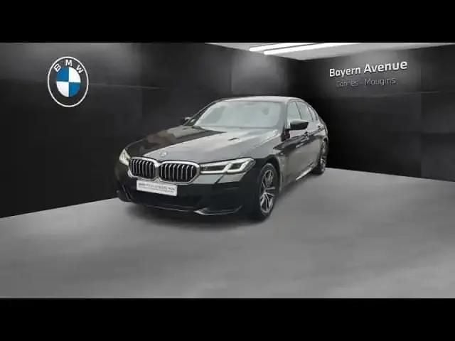 Saphirschwarz métallisé Utilisé 2022 BMW 530 M Sport Berline | 42 450 € - Image 1/4