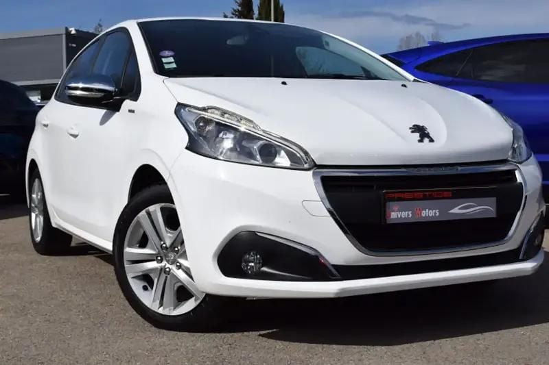 Blanc Utilisé 2018 Peugeot 208 Style Citadine | 9 400 € (Prix assez cher) - Image 1/4
