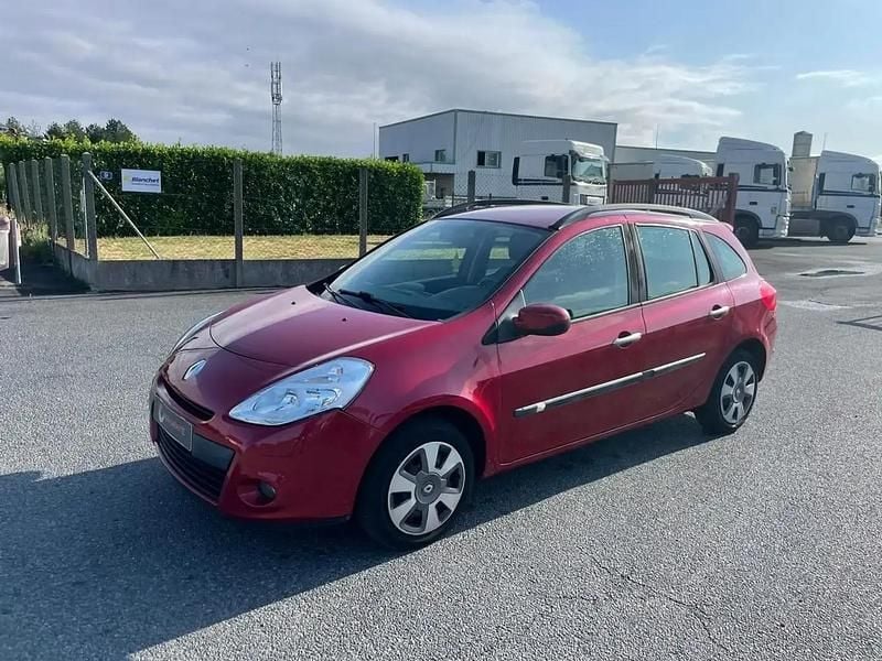 Rouge Utilisé 2011 Renault Clio II Citadine | 5 490 € (Prix juste) - Image 1/4
