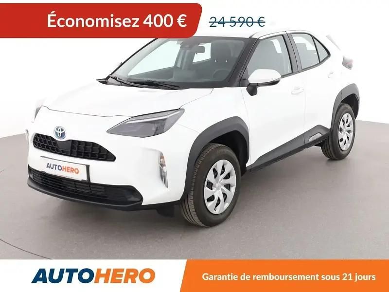 Blanc Nouvelle 2024 Toyota Yaris Cross SUV | 23 090 € - Image 1/2