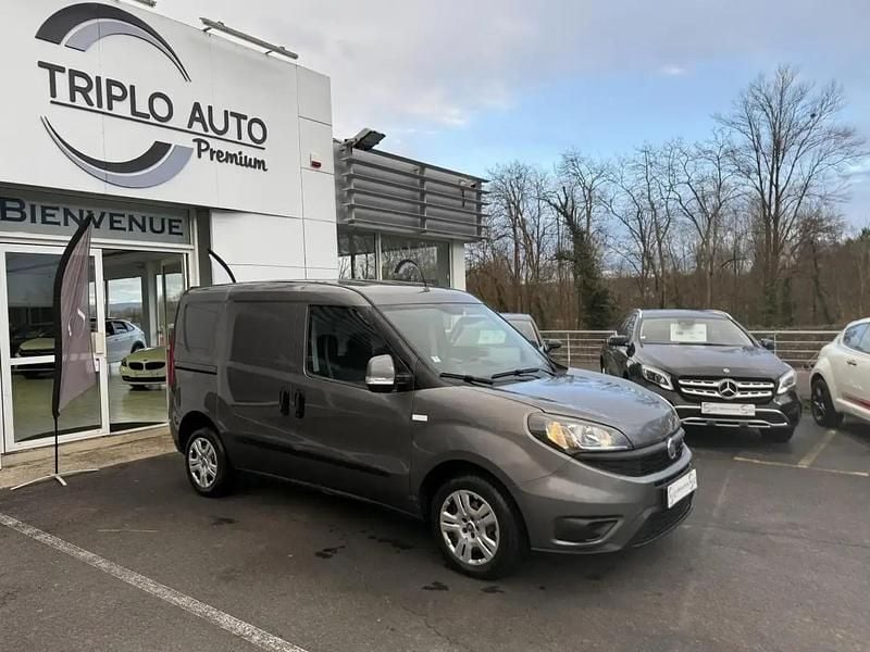 Gris Occasion 2018 Fiat Doblò Monospace | 9 990 € (Prix juste) - Image 1/4
