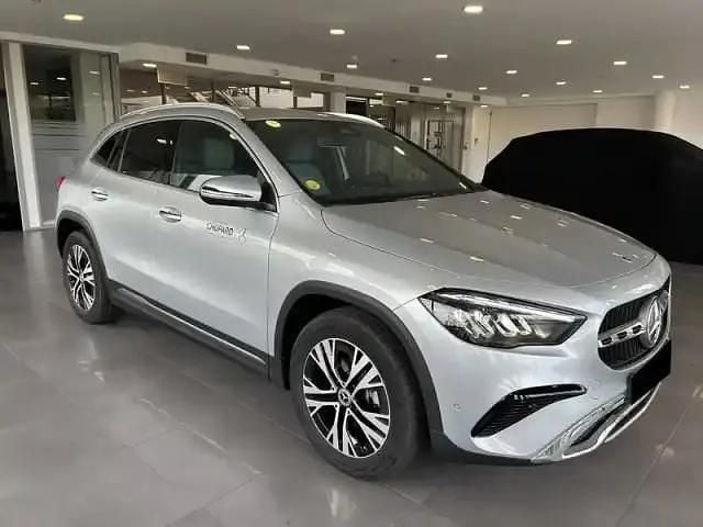 Hightechsilber metallic Utilisé 2025 Mercedes GLA200 SUV | 43 990 € (Prix juste) - Image 1/4