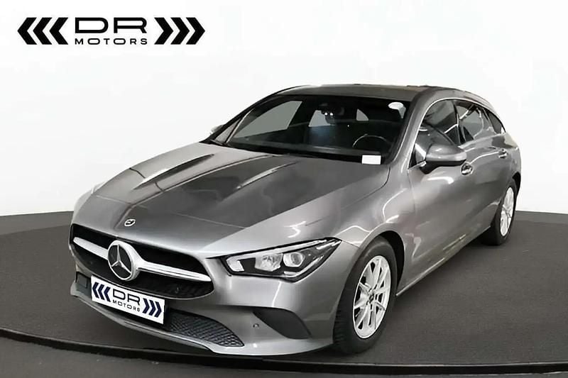 Gris Occasion 2021 Mercedes CLA180 Berline | 20 495 € (Super prix) - Image 1/4