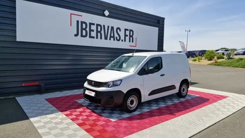 Blanc Utilisé 2023 Peugeot Partner Monospace | 16 990 € - Image 1/4