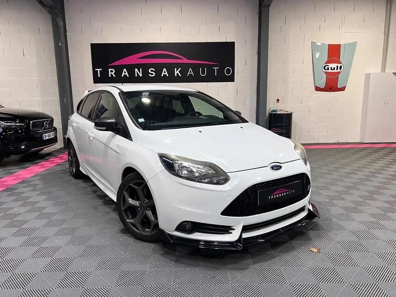 Blanc Utilisé 2014 Ford Focus ST Berline | 15 990 € (Prix juste) - Image 1/4