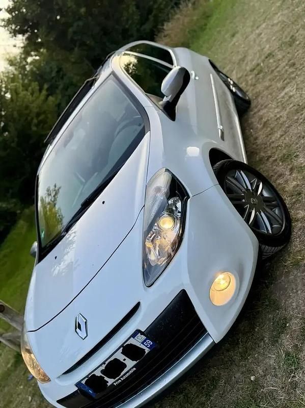 Occasion 2012 Renault Clio III Expression Berline | 4 300 € (Prix assez cher) - Image 1/4