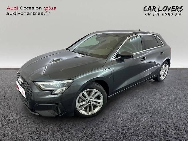 Gris manhattan métallisé Utilisé 2024 Audi A3 Sportback e-tron Business Berline | 34 990 € (Prix juste) - Image 1/4