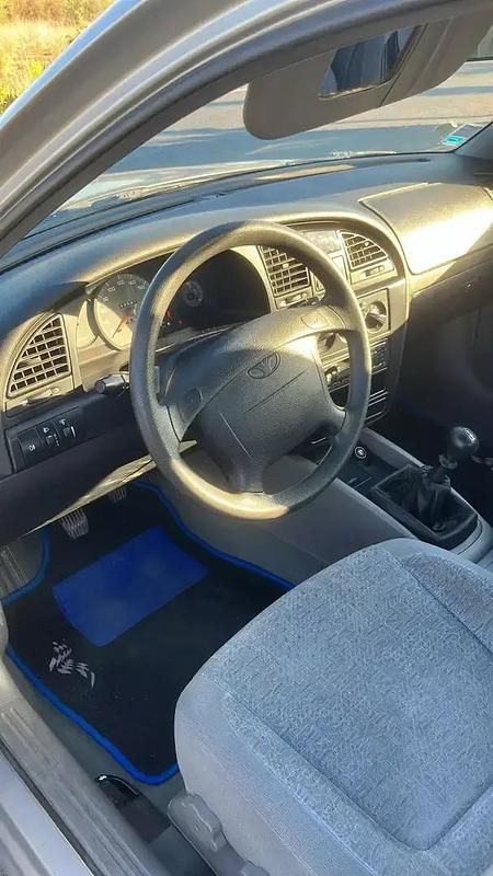 Gris Occasion 1999 Chevrolet Nubira SE Berline | 1 500 € - Image 1/4