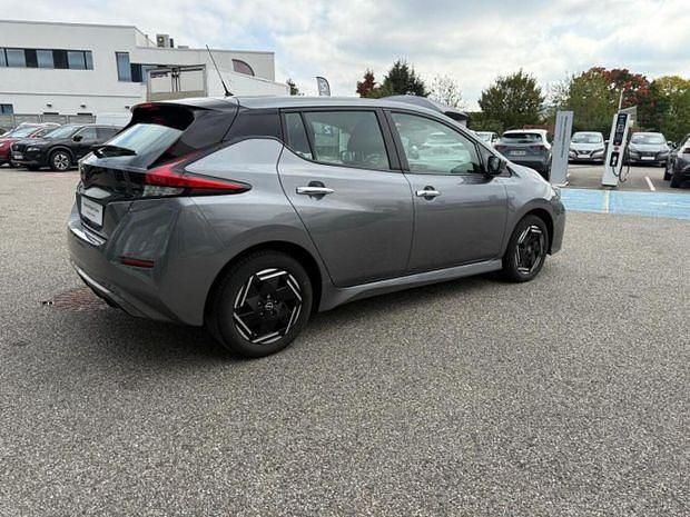 Gris Utilisé 2022 Nissan Leaf Acenta Citadine | 14 680 € (Prix juste) - Image 1/4