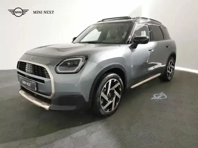 Smokey green Occasion 2024 Mini Countryman Favoured SUV | 36 950 € - Image 1/4