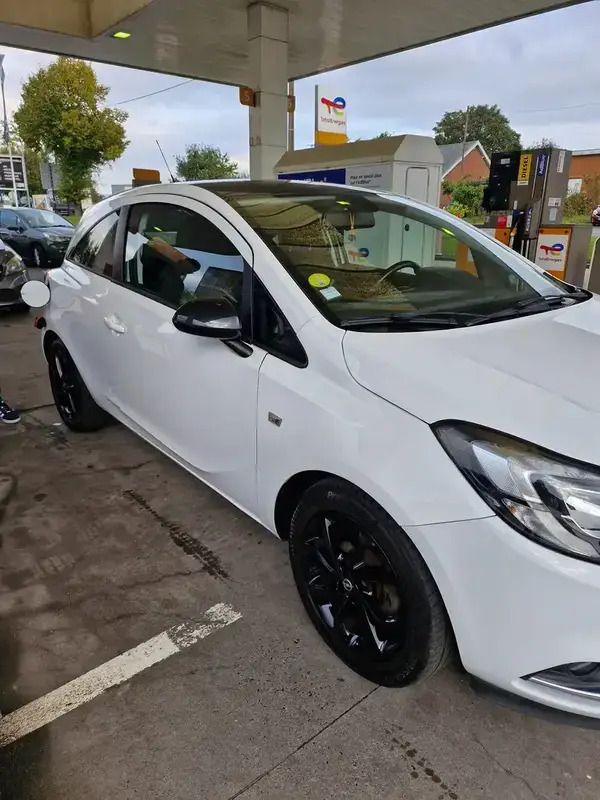 Blanc Utilisé 2015 Opel Corsa Edition Berline | 8 000 € (Prix juste) - Image 1/4