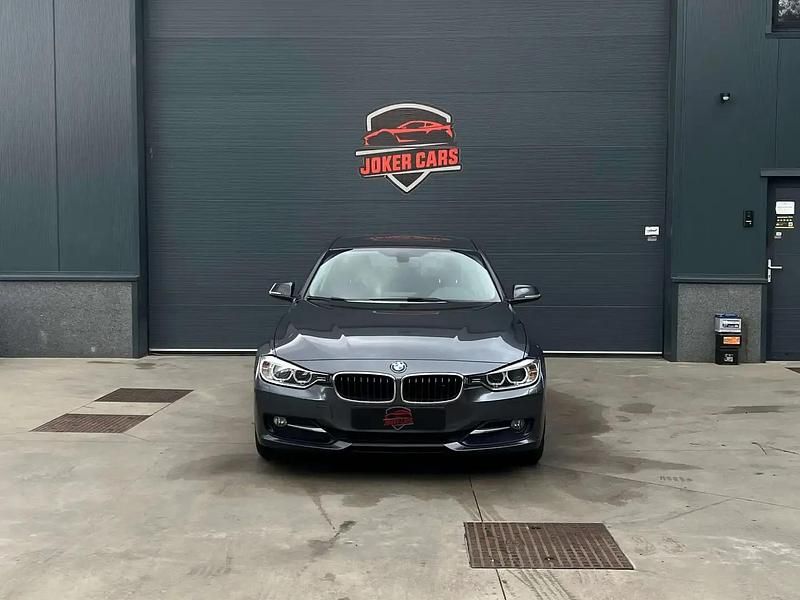 Gris Utilisé 2015 BMW 318 Sport Line Berline | 9 500 € - Image 1/4