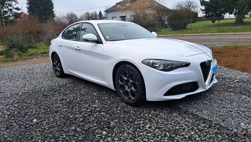 Blanc Occasion 2019 Alfa Romeo Giulia Super Berline | 20 000 € - Image 1/4