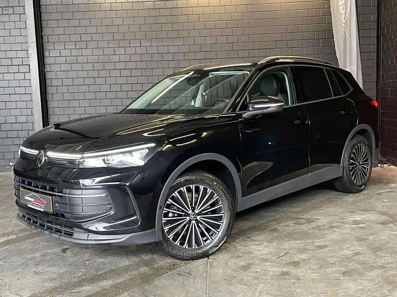Noir Utilisé 2024 VW Tiguan Life SUV | 39 989 € (Prix juste) - Image 1/4