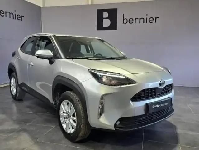 Gris minéral (m) Utilisé 2023 Toyota Yaris Hybrid Business Edition SUV | 22 280 € (Prix juste) - Image 1/1