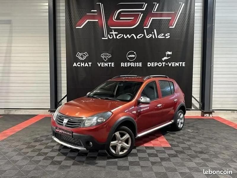 Rouge Occasion 2010 Dacia Sandero Stepway Berline | 3 990 € (Prix juste) - Image 1/4