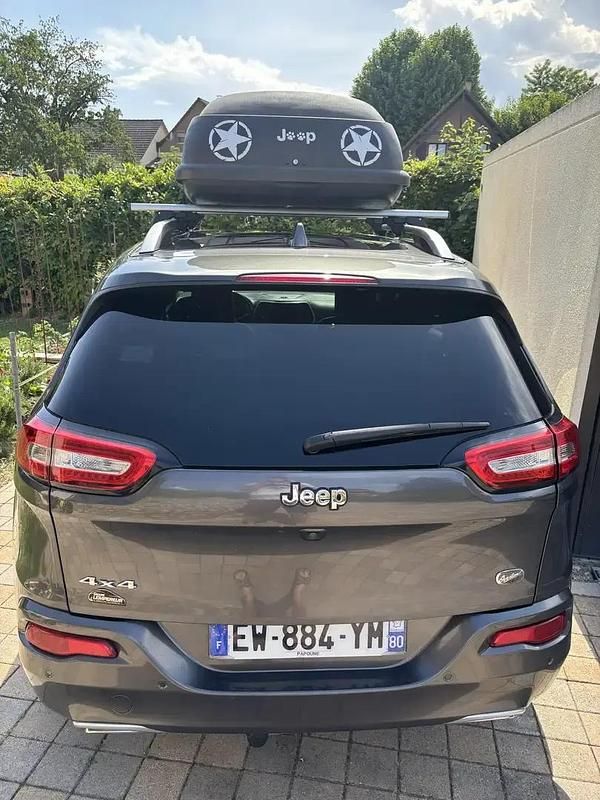 Utilisé 2018 Jeep Cherokee Overland SUV | 16 400 € (Prix juste) - Image 1/4