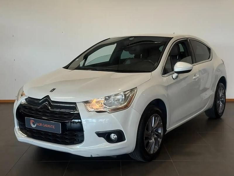 Blanc Utilisé 2012 Citroën DS4 So Chic Citadine | 7 990 € (Prix juste) - Image 1/4